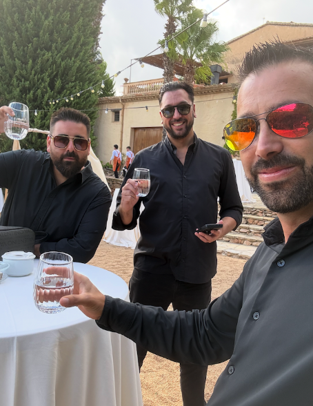 Musicisti insieme in un cortile · Rumba Gipsy