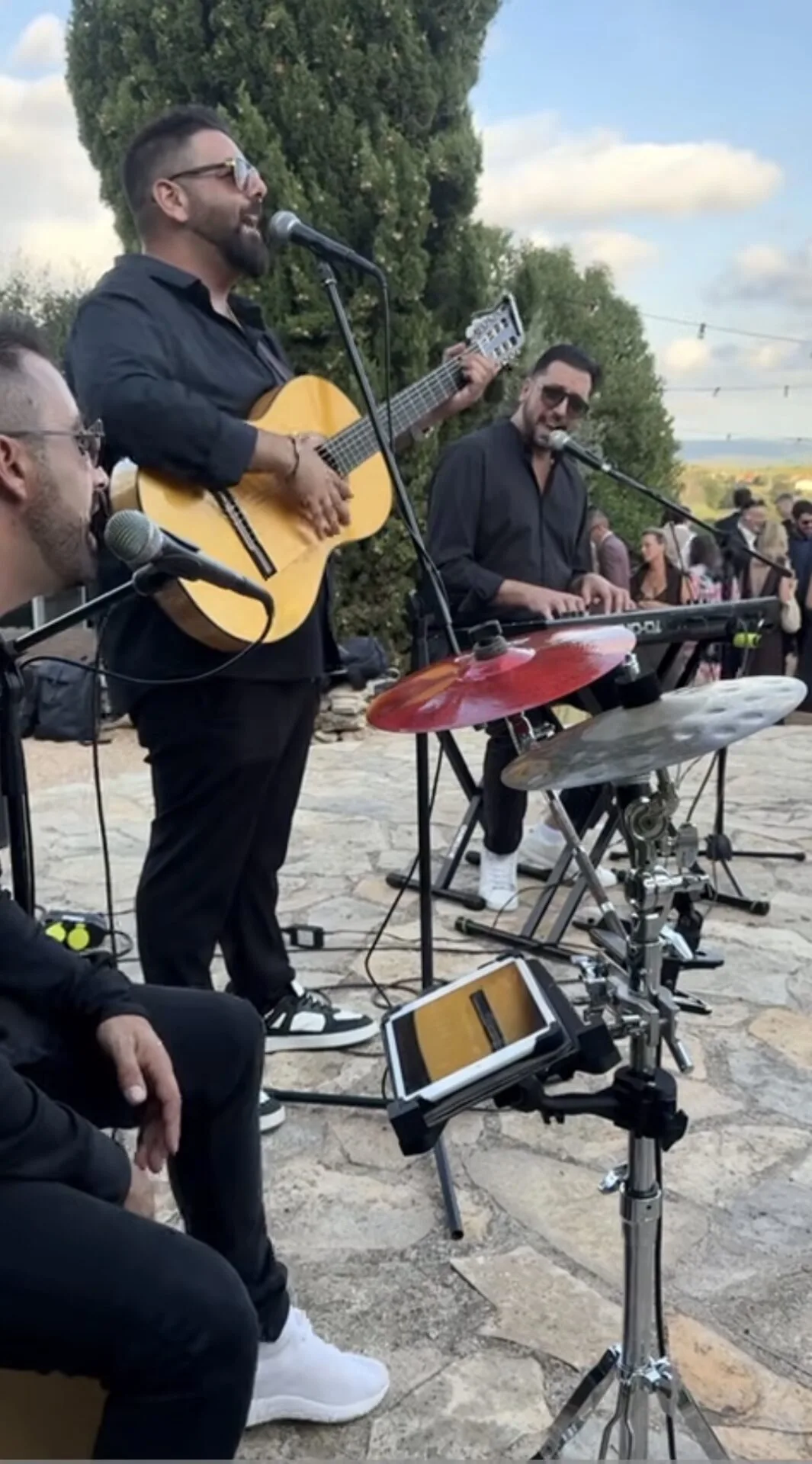 Guitar, keyboard and percussion on a terrace · Rumba Gipsy